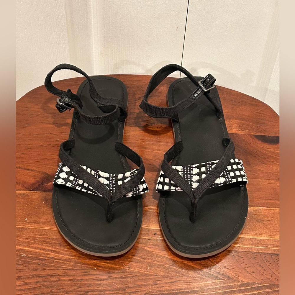 Toms Black and White Sandals
